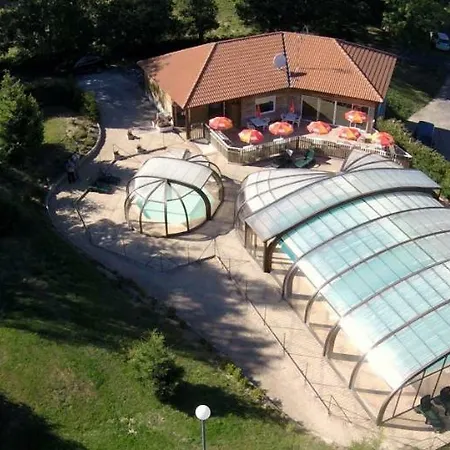 Les Chalets De La Margeride *